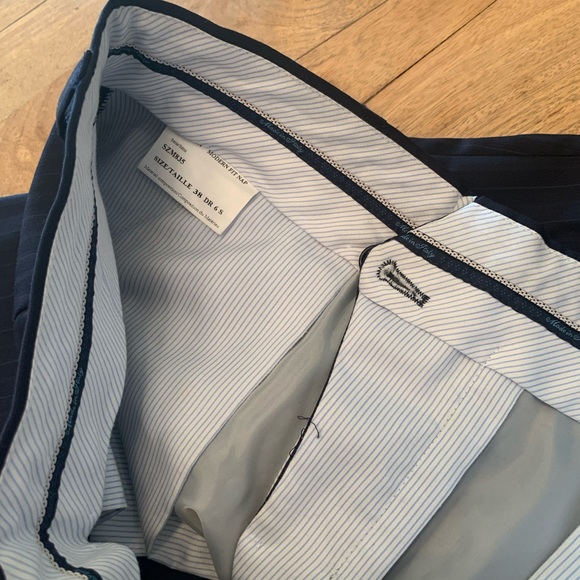 Men’s Saks Fifth Avenue suit ensemble - Picture 4 of 10